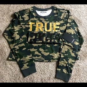 🌴💐SPRING SPECIAL💐🍄🌻 All items are authentic: True Religion camo cropped